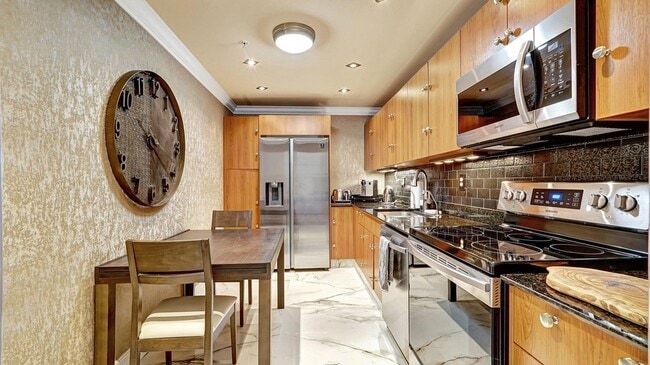 Building Photo - 3000 S Ocean Dr