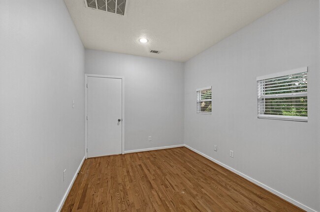 Building Photo - 5416 Kiam St
