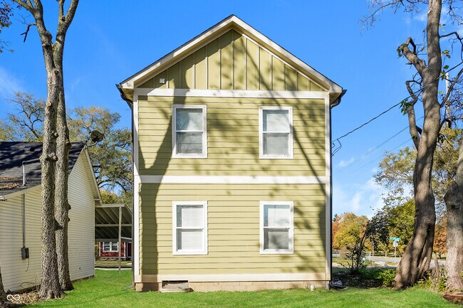 Building Photo - 2457 Sheldon St