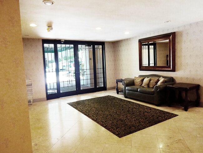Lobby - 1010 Palm Ave