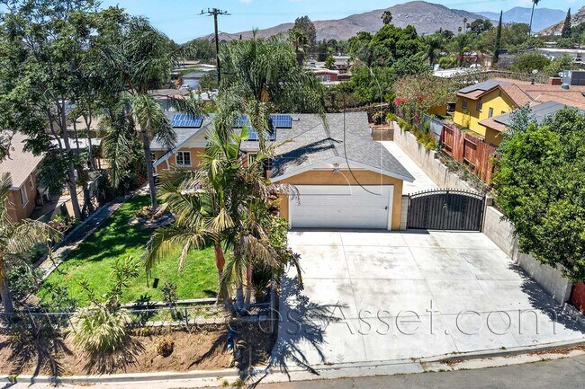 Building Photo - 3301 Muriel Dr