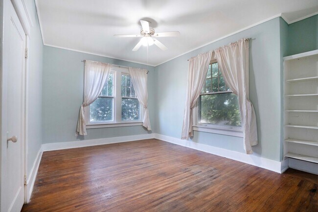 Building Photo - Charming Historic 2BR Apartment with Garag...