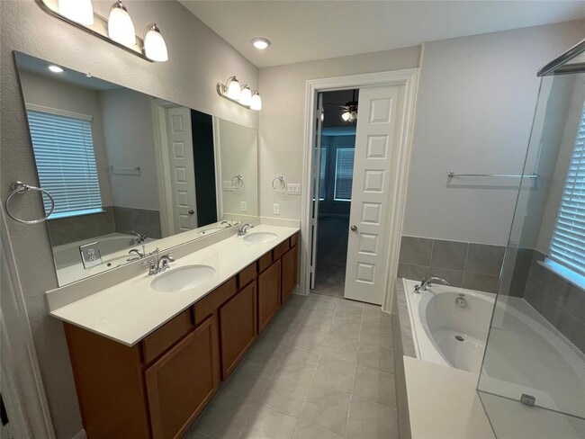 Building Photo - 2172 Woodland Pine Dr