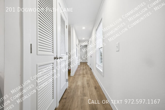 Building Photo - 201 Dogwood Path Ln