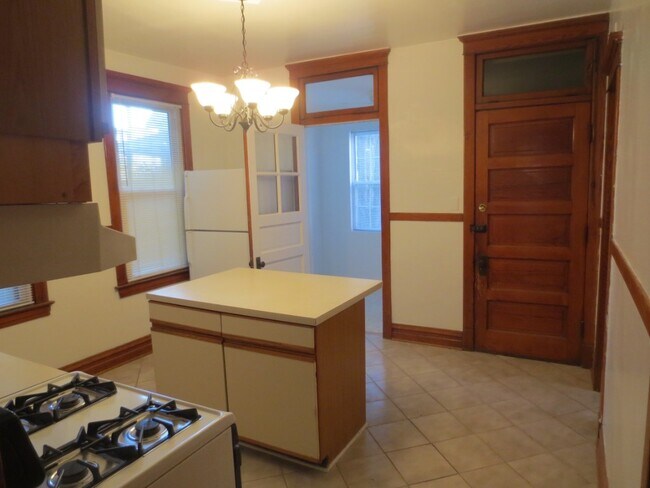 Building Photo - 1414 W Henderson St