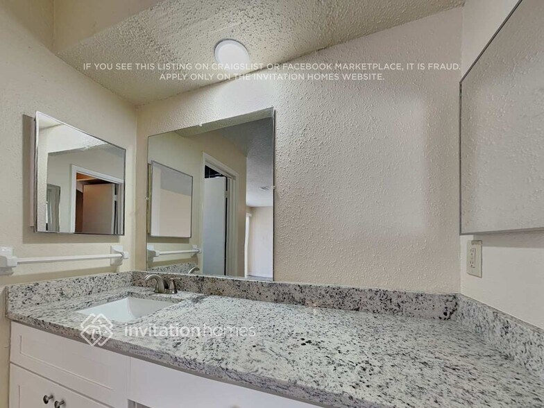 Building Photo - 6946 Maple Fox Dr