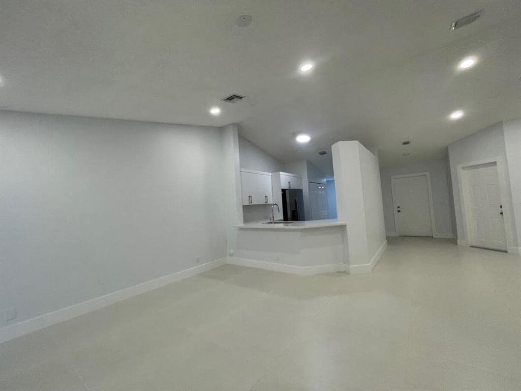 Building Photo - 1630 Zenith Way
