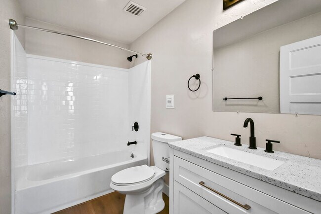 Building Photo - VINTAGE VAULT