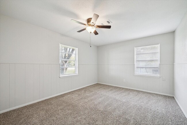 Building Photo - 2331 32nd Ave N