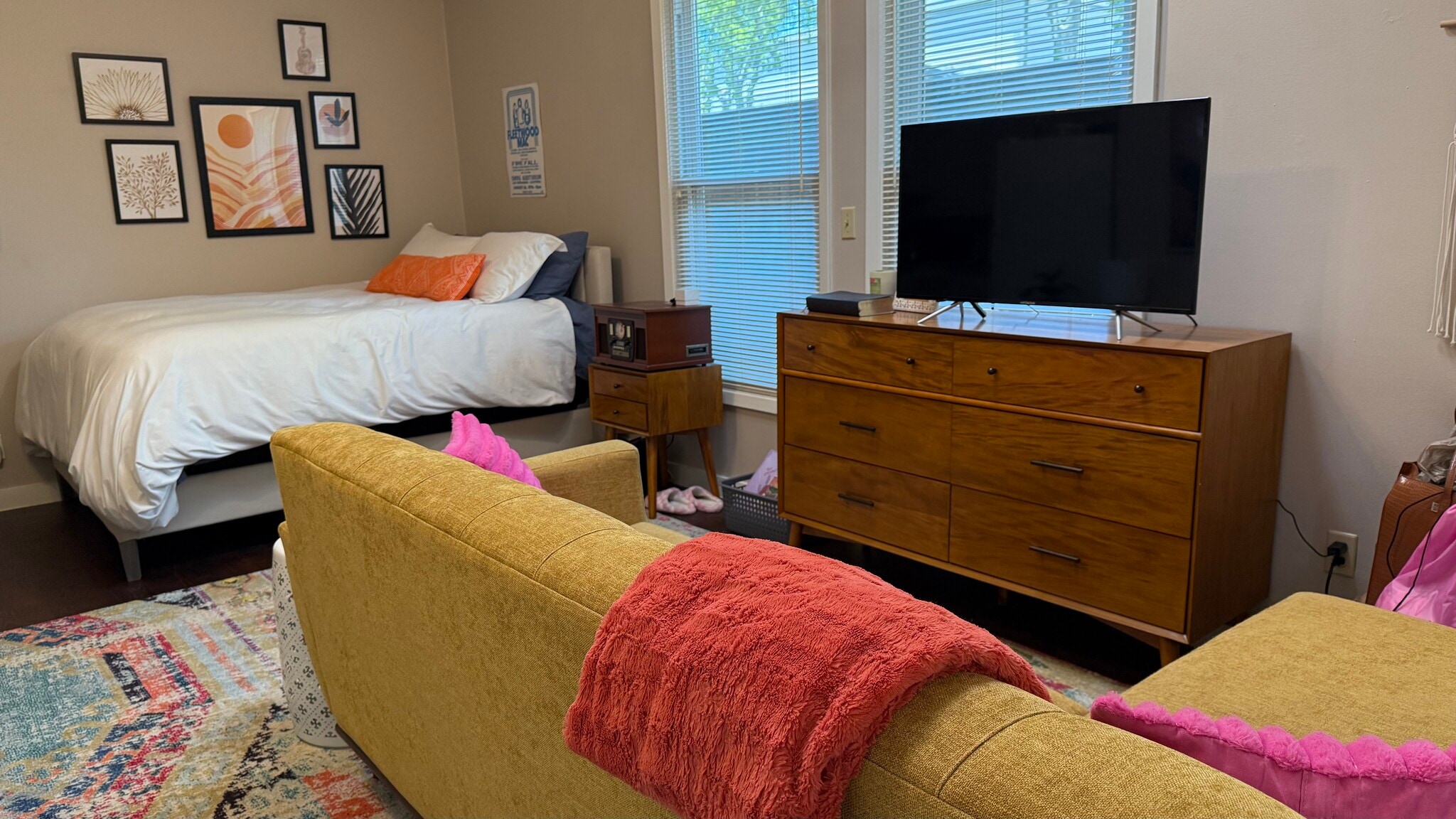 Possible layout for illustrative purposes only. Apartment is UNfurnished. - 3925 Gaspar Dr