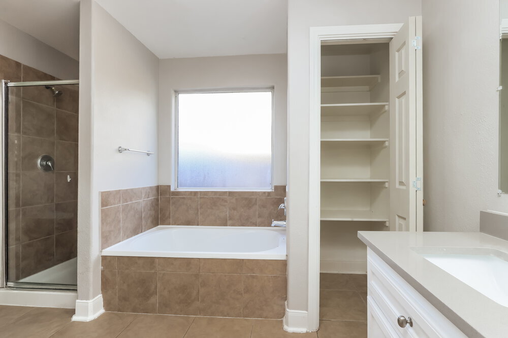 Building Photo - 18469 Sunrise Oaks Ct