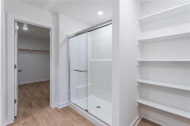 Building Photo - 138 S Maroon Ave