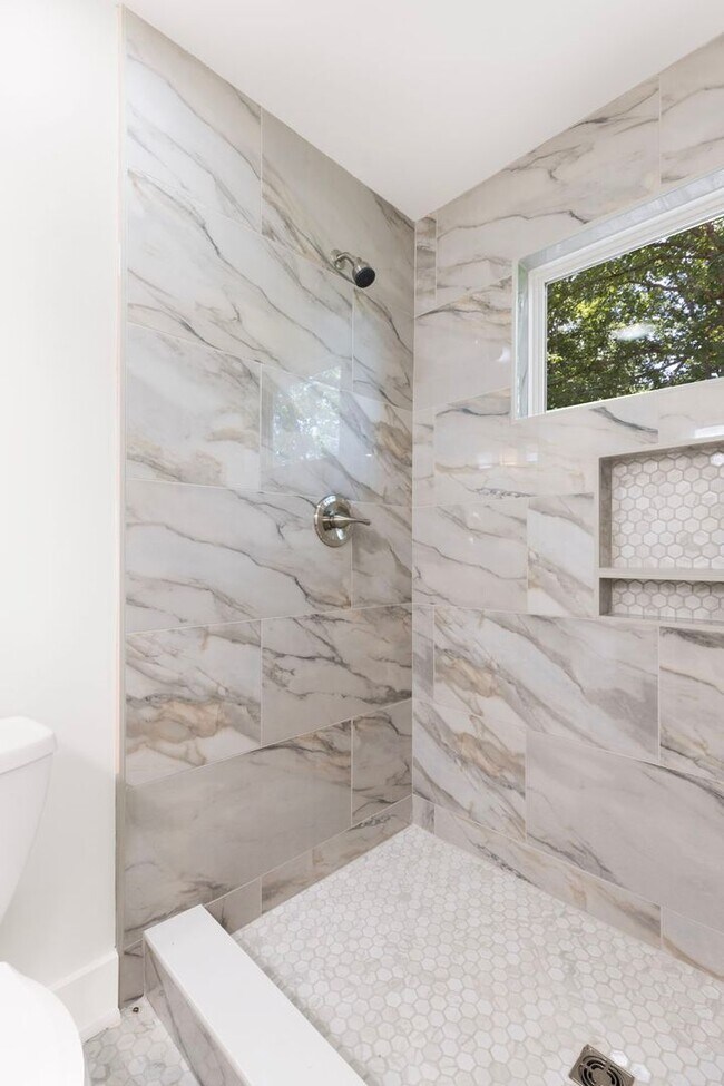 Building Photo - Four Bedroom Four Bath Home