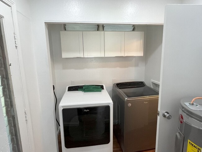 Building Photo - Renovated 3 bedroom, 2.5 bath split level ...