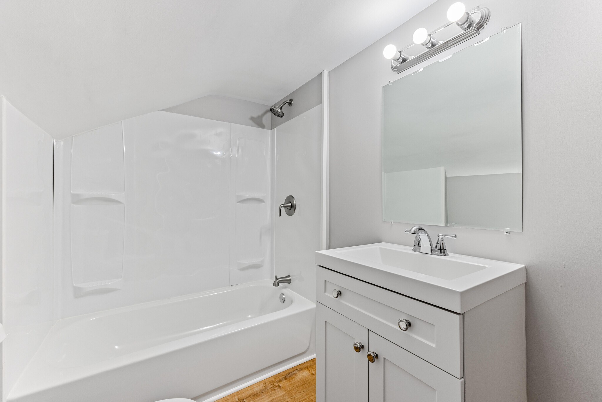 Building Photo - 2921 Glenmore Ave