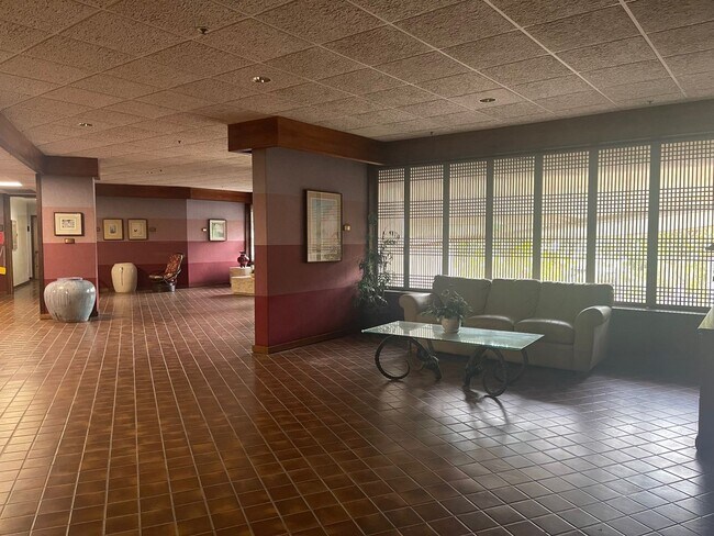 Building Photo - Commodore Condo Hawaii Kai