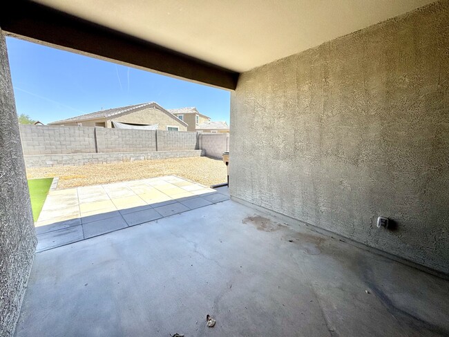 Building Photo - 17875 N Pietra Rd