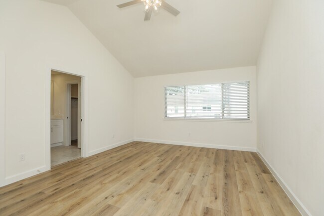 Building Photo - 2050 Augusta Dr