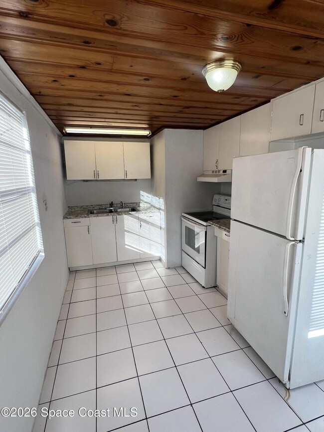 Building Photo - 441 Vickers St