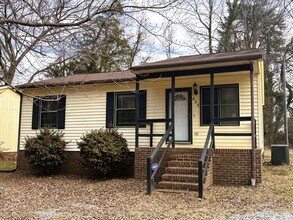 Building Photo - 3 Bedroom, 2 Bathroom House in High Point!