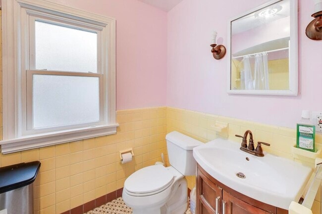 Building Photo - 4350 Bobolink Terrace