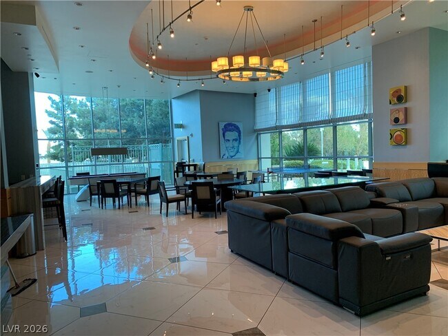 Building Photo - 322 E Karen Ave