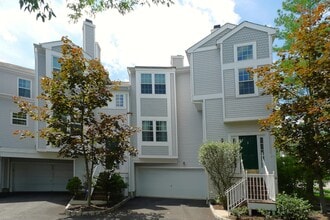 Building Photo - 808 Dellwood Ln