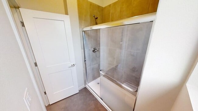 Building Photo - Modern Luxury Townhome: Convenient Urban L...
