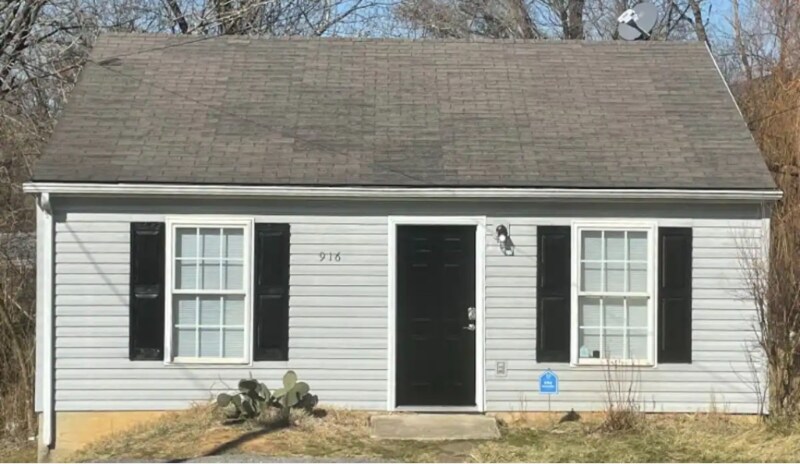 Building Photo - 916 Kyle Ave NE