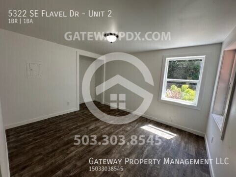 Building Photo - 5322 SE Flavel Dr. Unit #2