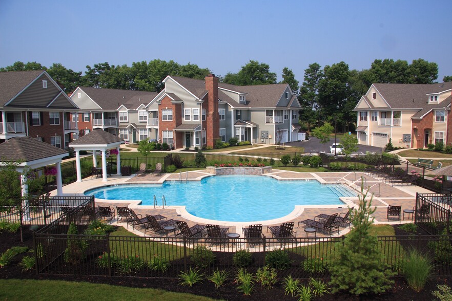 Building Photo - The Crest at Elm Tree