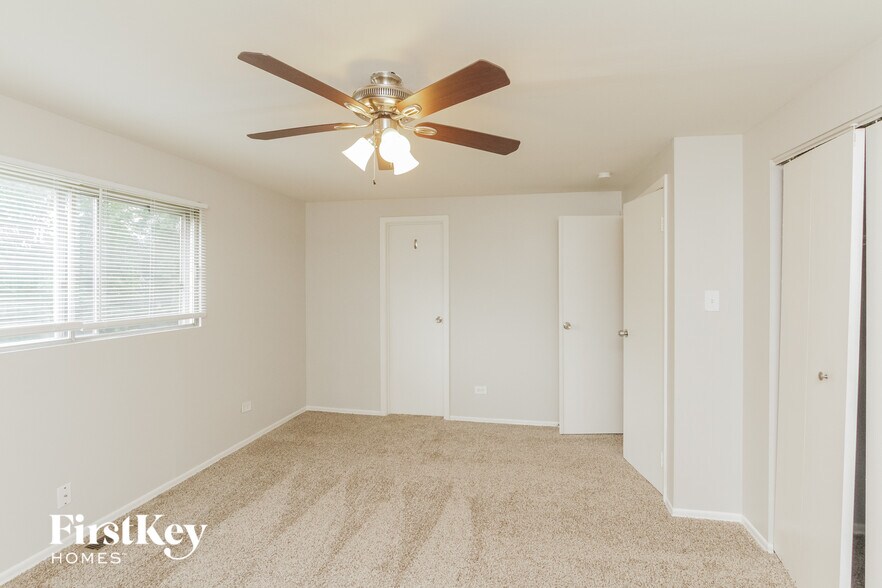 Building Photo - 5144 Oakwood Ct