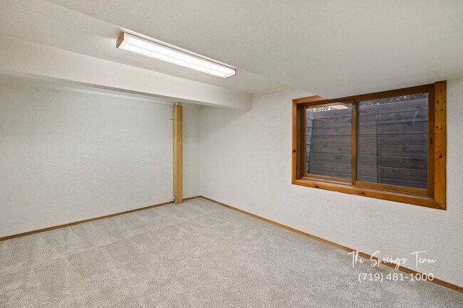 Building Photo - SPECTACULARLY HUGE 6BD HOME with PANORAMIC MOUNTAIN VIEWS - Security Deposit Waiver Available