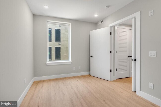 Building Photo - 1144 Frankford Ave