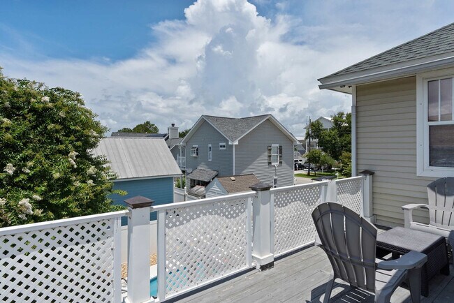 Building Photo - 4456 Luke Ave
