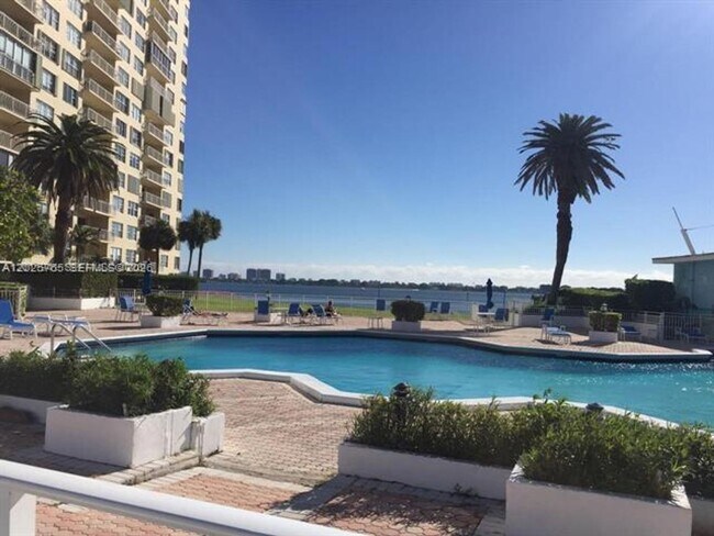 Building Photo - 11111 Biscayne Blvd