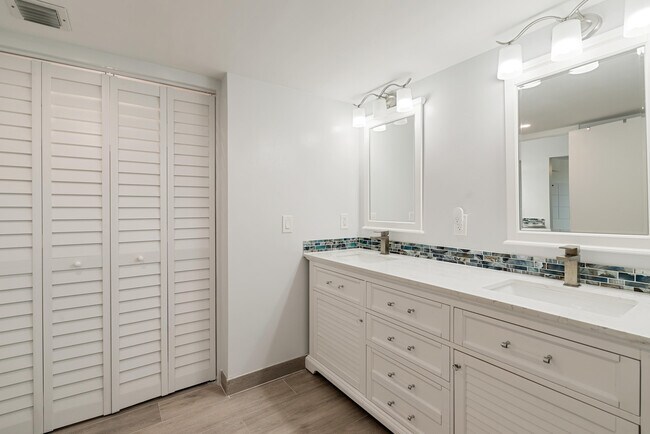 Building Photo - 7101 Gulf of Mexico Blvd