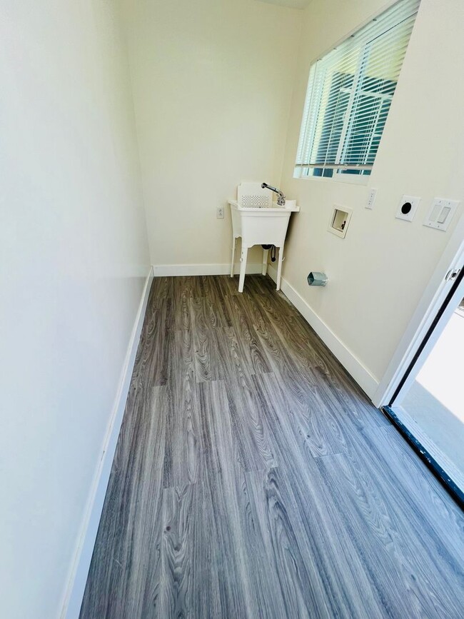 Building Photo - ASANANTONIO #C