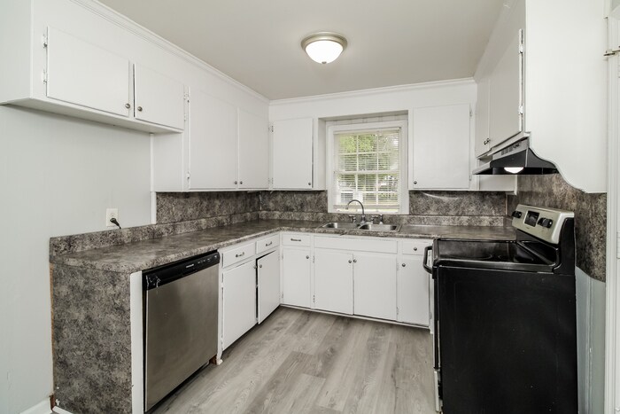 Building Photo - 1513 Omega Dr