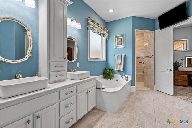 Building Photo - 1605 Alta Vista Loop