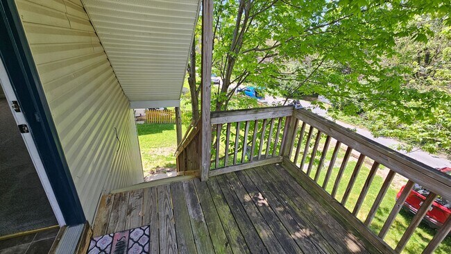 Building Photo - 349 Woodpoint Ave