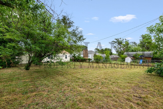 Building Photo - 2309 W Graber St