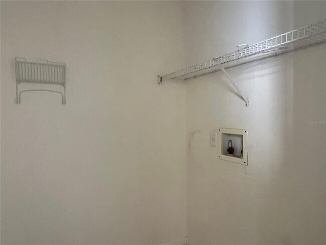 Building Photo - 209 Round Man St