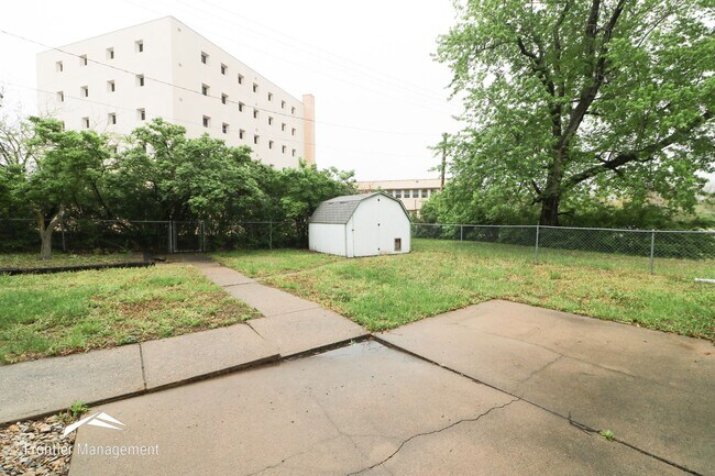 Building Photo - Three Bedroom Home Near Westloop Shopping ...