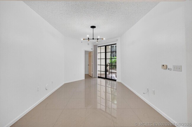 Building Photo - 533 NE 3rd Ave