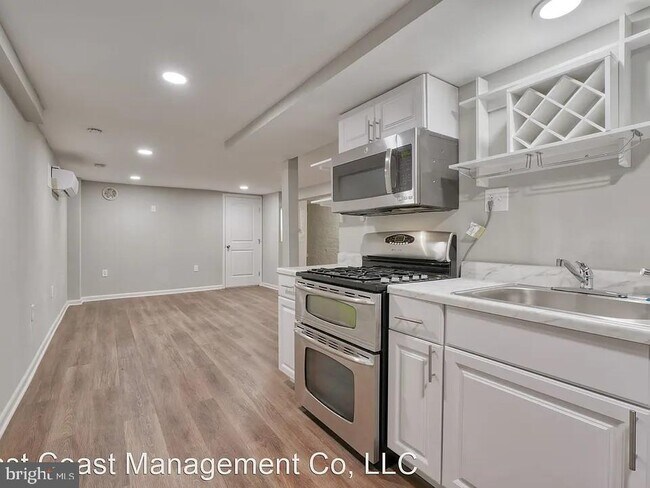 Building Photo - 917 N Calvert St