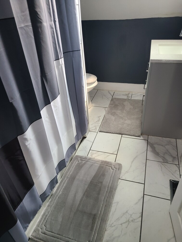 Building Photo - 1426 State St