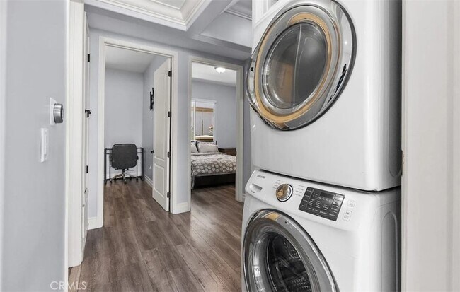 Building Photo - 201 N Reese Pl