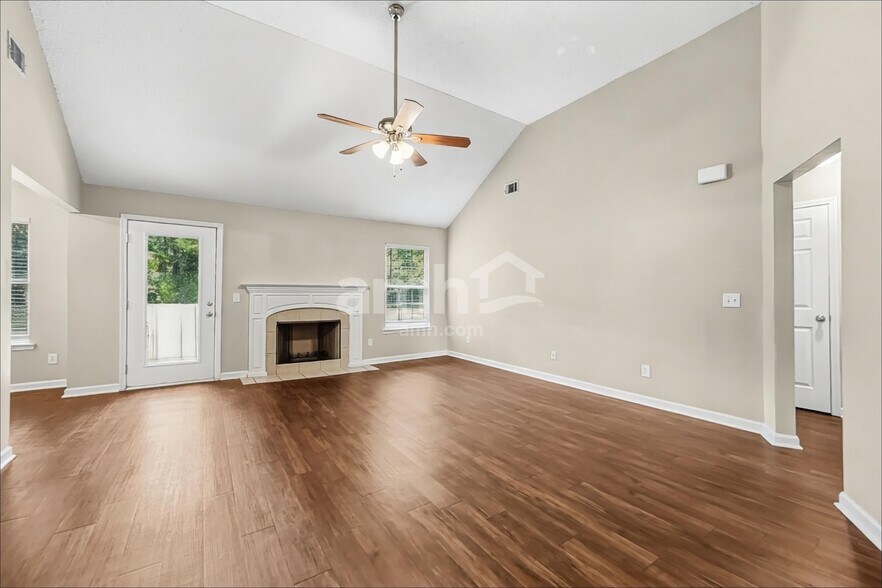 Building Photo - 175 Huger St