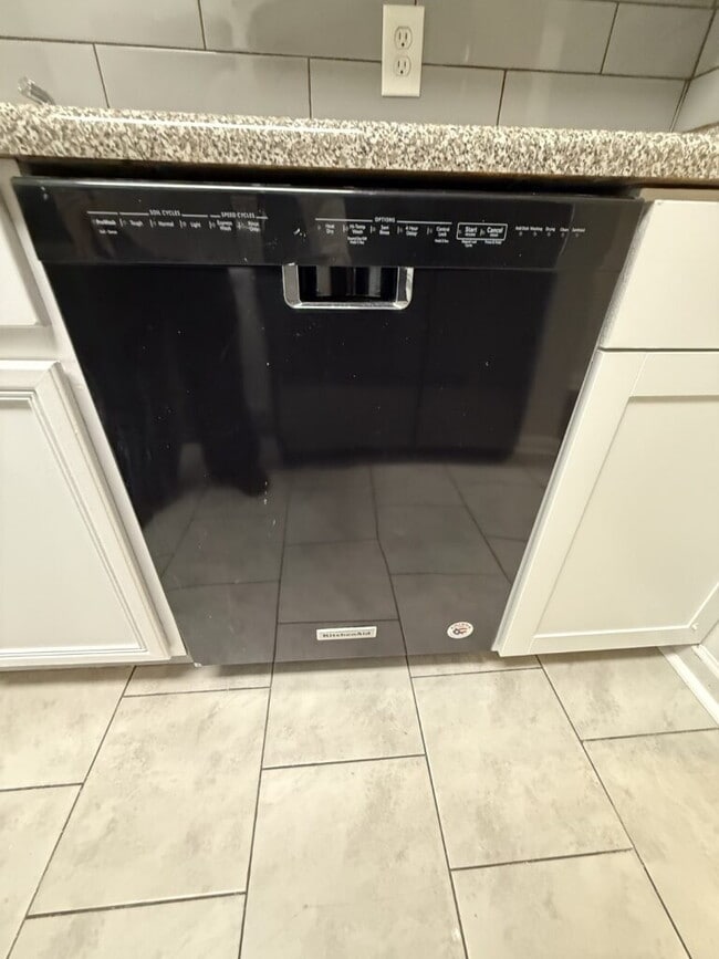 Building Photo - Spacious 3 bed 3 bath home in Union City